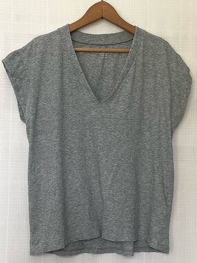 Frame Denim Heather Gray le mid rise v  Sleeve Tee 100% Pima cotton